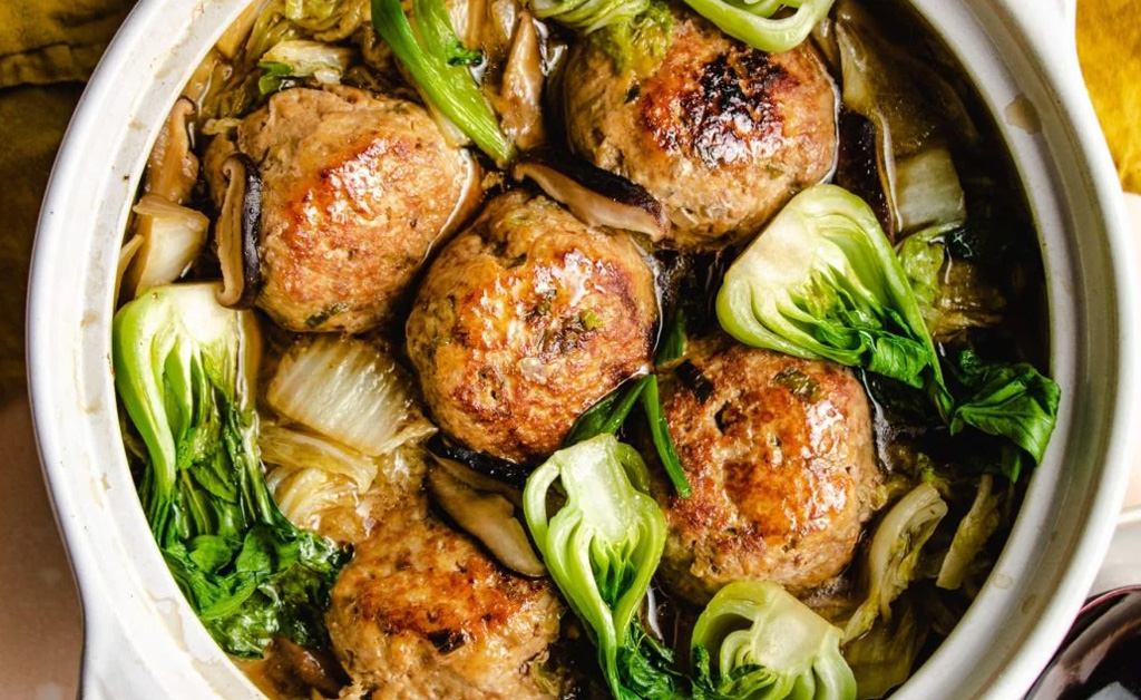 Chinese Lion’s Head Meatballs with Cabbage Stew