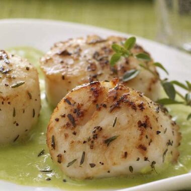Ginger Scallops with Creamy Pea Purée
