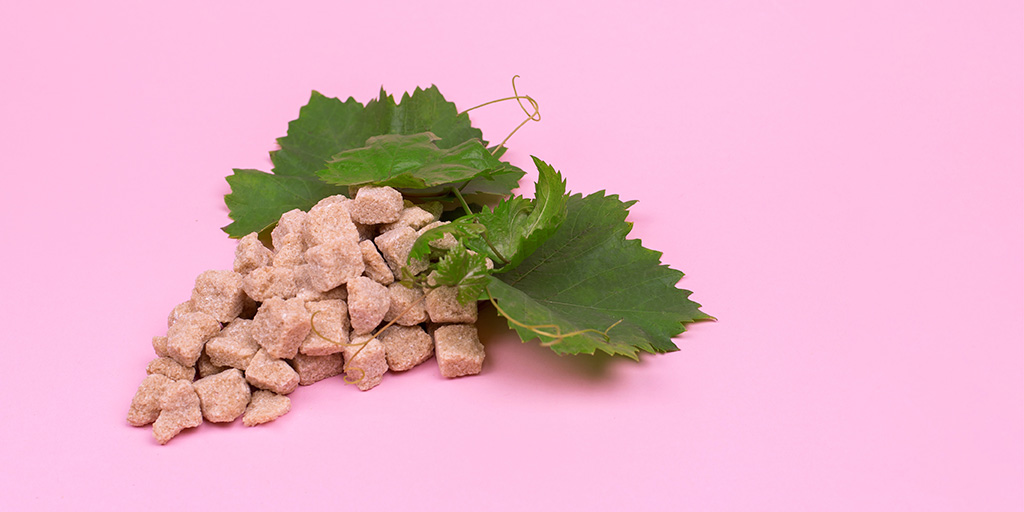 Sugar cubes in the formation of a grape cluster
